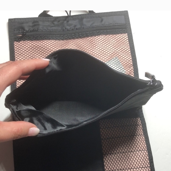 Mary Kay black makeup travel bag New - Picture 5 of 8